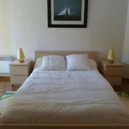 2 Pieces Au Port De Avec Loggia, Proche Plage - Fr-1-335-79 Appartement *