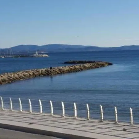 Apartment 2 Pieces Au Port De Avec Loggia, Proche Plage - Fr-1-335-79